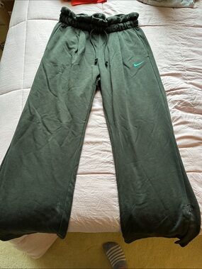 Nike Green Sweapant